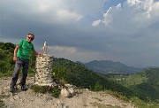 83 Alla Madonnina del Costone (1195 m) con vista verso Salmezza
